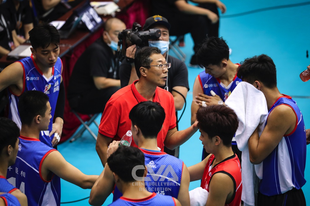 开云平台-GEN绝杀PSG，Xiaohu打出惊人五杀强强对话八强赛，技惊四座