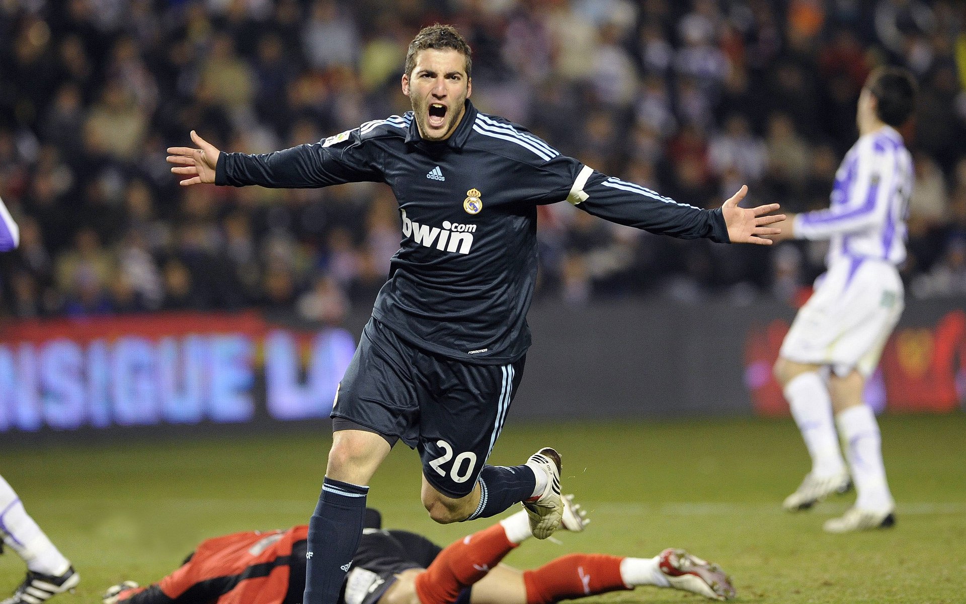 绝境之光!格列兹曼一球一助攻率阿尔及利亚绝境突围阿森纳