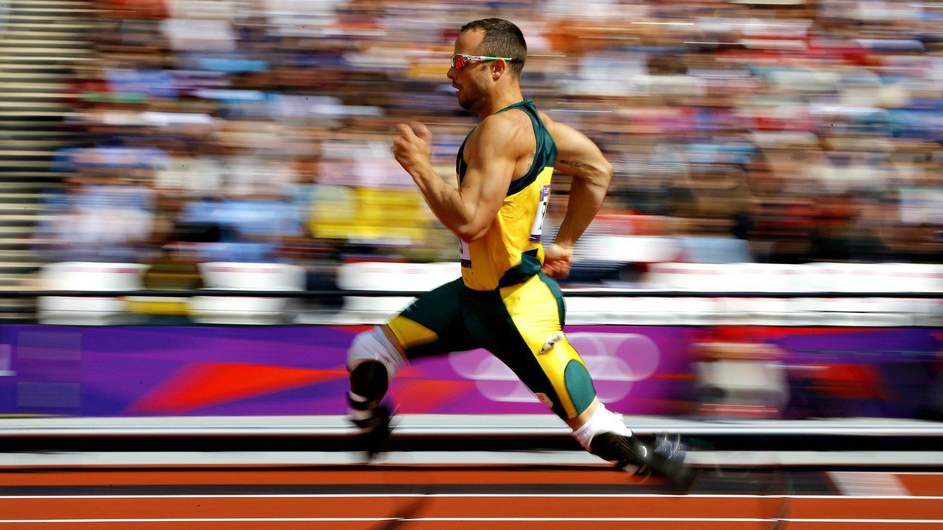 开云APP-当绿茵场遇见赛车轰鸣，迪巴拉的双面传奇，从世界杯翻盘到F1赛道的极限接管